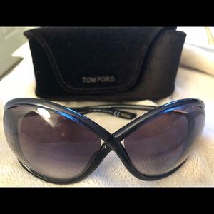 Sun Glasses. Free shipping for the next hour